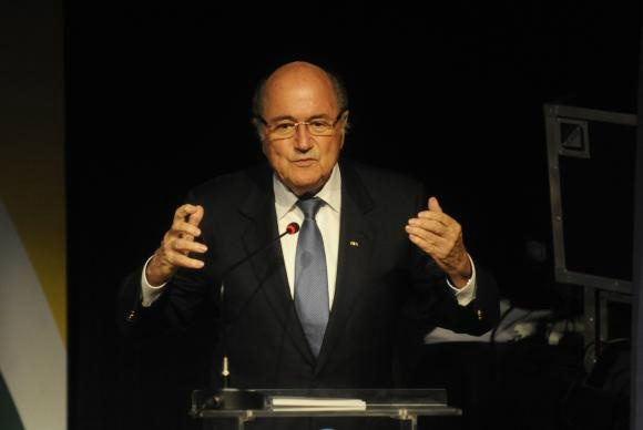 Investigação apurou que o ex-presidente da Fifa, Joseph Blatter, e dois assessores enriqueceram em mais de US$ 79 milhões em apenas cinco anos
