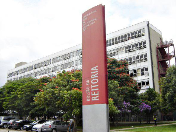 Grupo de 70 estudantes é detido durante reintegração de posse da reitoria da USP Grupo de 70 estudantes é detido durante reintegração de posse da reitoria da USP