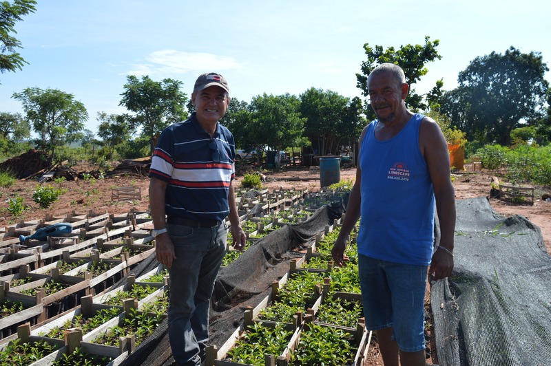 Valdecir ao lado do secretário municipal de Agricultura, Anilson Prego / Foto: Moreira Produções