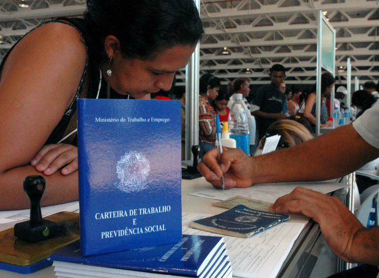 Saiba como sacar o Fundo de Garantia de contas inativas Para consultar o saldo do FGTS, é necessário o número do PIS/Pasep que consta da carteira de trabalho (Foto: Marcello Casal Jr/ABr)