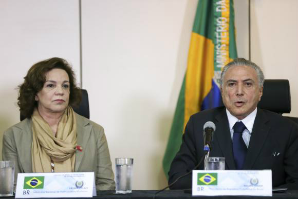 Deputada do PMDB é nomeada secretária de Políticas para as Mulheres A nova secretária de Políticas para as Mulheres, Fátima Pelaes, e o presidente interino Michel Temer, participam de reunião com os secretários de Segurança Pública de todos os estados, no Ministério da Justiça