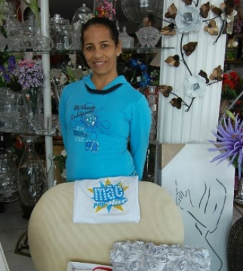 Dia das Mães aquece comércio de Amambai e sorteia prêmios A vendedora Anízia Angélica da Regalo’s.