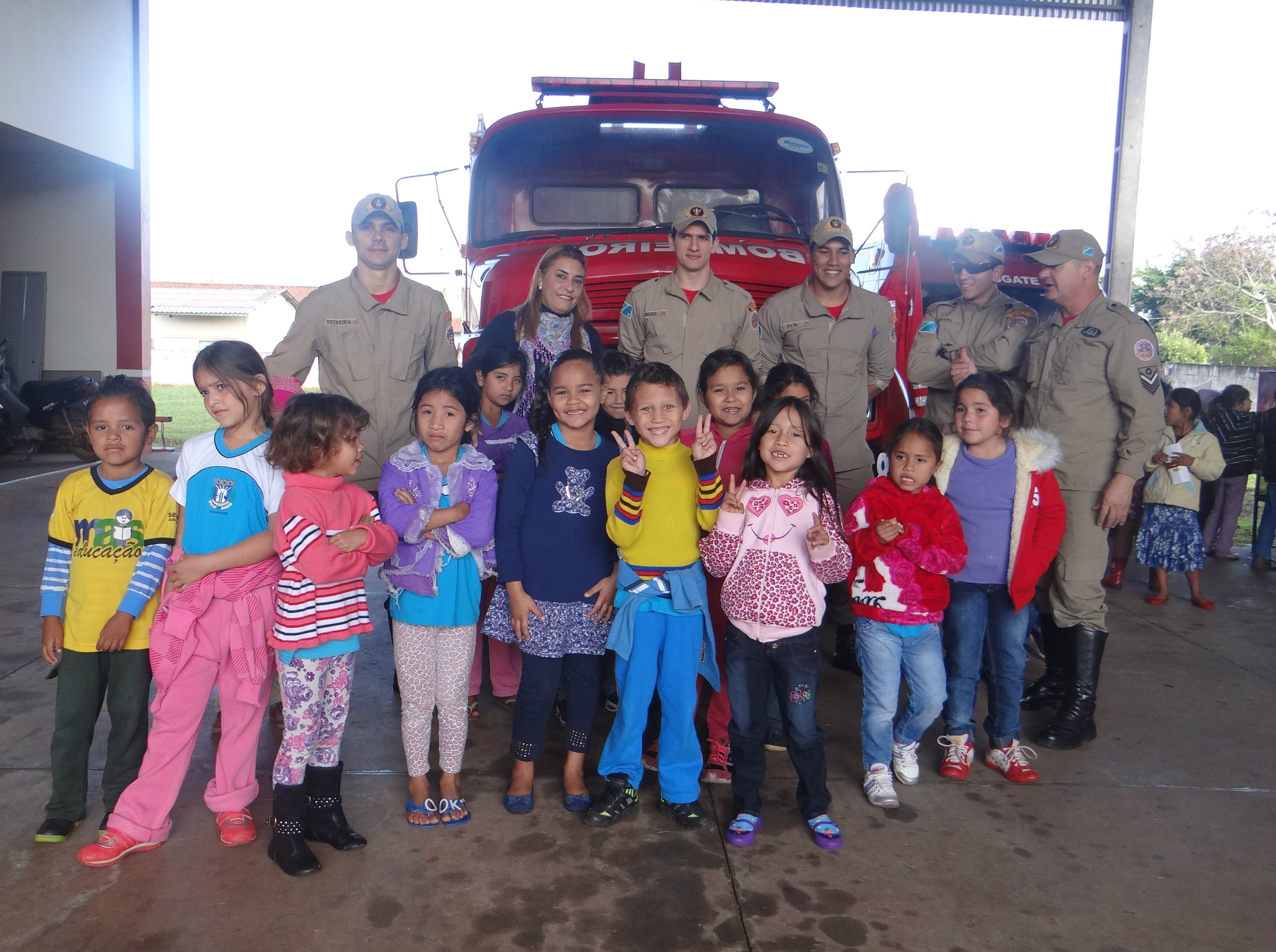Corpo de Bombeiros de Amambai comemora dia do bombeiro