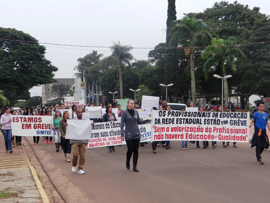 Cerca de 300 pessoas participaram da manifestação.