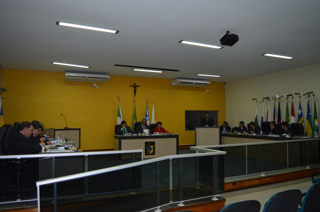 Sancionadas leis do 13º salário para prefeito, vice e vereadores de Amambai As leis tiveram origem no poder legislativo e foram aprovadas pelo poder executivo / Foto: Moreira Produções