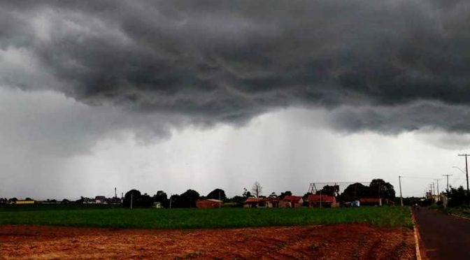 Chuva derruba temperatura e sábado começa com neblina