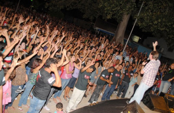 13ª Marcha para Jesus traz para Amambai o irlandês David Quinlan David Quinlan em apresentação gospel no município de Ji-Parana, estado de Rondônia, em junho de 2010.