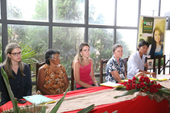 Gisele Mioto, superintendente da Suproes, ao centro da mesaFoto: Divulgação