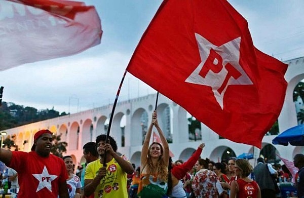 PT e dirigentes da oposição repudiam procurador que pede extinção do partido
