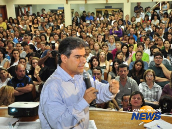 Professores da capital aceitam contra proposta da prefeitura de aumento de 10% este ano Prefeito Nelsinho Trad fechou acordo com professores neste sábado. (Foto: João Garrigó)
