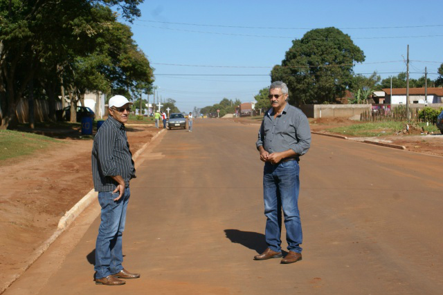 Mário Valério inaugura nova frente de asfalto nesta 6ª em Caarapó Mário Valério inaugura nova frente de asfalto nesta 6ª em Caarapó