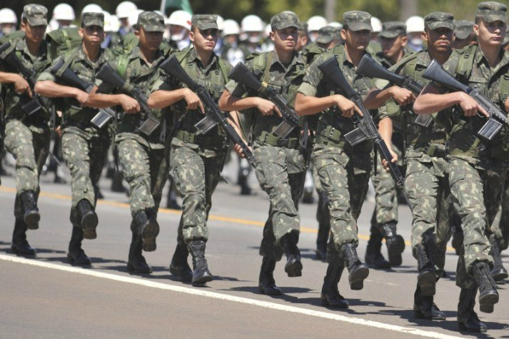 Alistamento militar de 2017 vai até 30 de junho Candidatos devem levar certidão de nascimento ou equivalente, comprovante de residência e uma foto 3x4 recente (Foto: Arquivo/EBC)