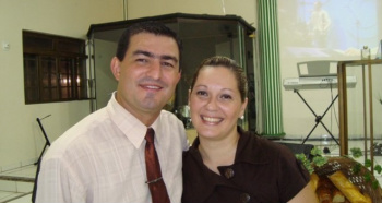13ª Marcha para Jesus traz para Amambai o irlandês David Quinlan Pastores Robson F. Chaves e Patrícia Ramos B. Chaves, da Igreja Adonai, casal presidente do Copea.