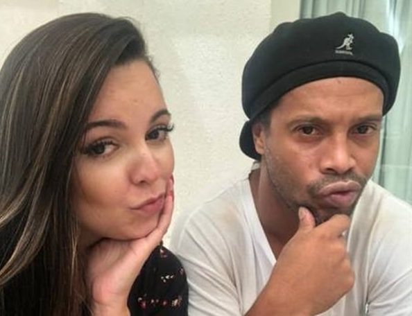 Justiça não encontra Ronaldinho Gaúcho e ex-noiva fica sem pensão Ronaldinho Gaúcho precisa pagar uma pensão mensal de cerca de R$ 100 mil para Priscilla Coelho (Imagem: Reprodução / Instagram)