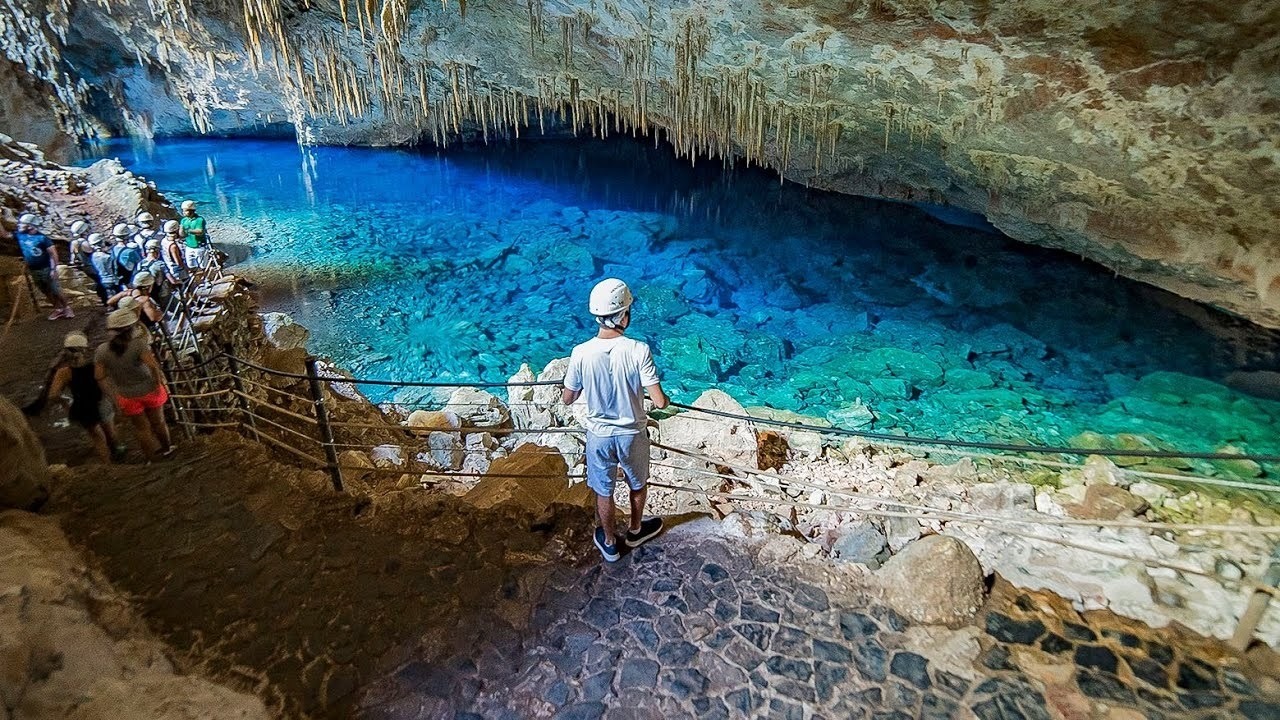 Cavernas e grutas do MS fazem parte dos roteiros naturais mais atrativos do país Gruta do Lago Azul em Bonito, uma das atrações da região. Foto: Divulgação