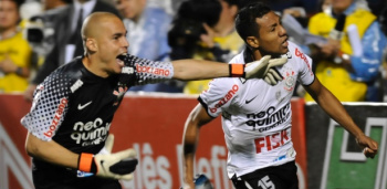 Julio Cesar e Ramirez comemoram classificação do Corinthians para a final do Paulista