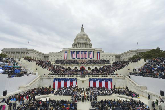 Trump promete “uma América para os americanos em primeiro lugar” A posse de Donald Trump como o 45º presidente dos Estados Unidos ocorreu no prédio do Capitólio (Foto: Mandel Ngan/AFP/Direitos Reservados)