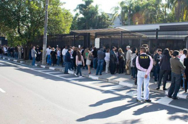 Interessado em visto para os EUA vai economizar tempo e dinheiro