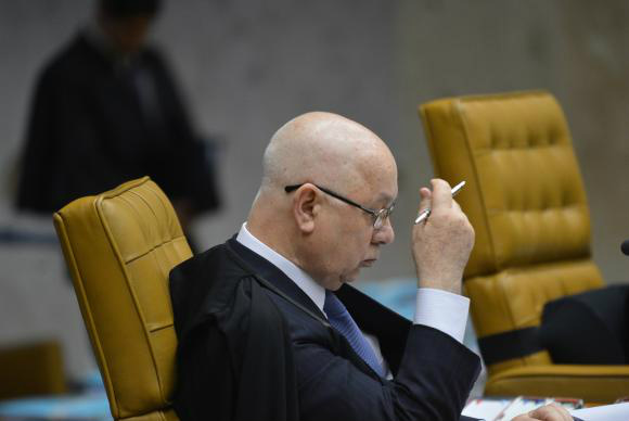 Teori Zavascki deixa acervo de 7,5 mil processos no Supremo O ministro do Supremo Tribunal Federal (STF) Teori Zavascki morreu nesta quinta-feira (19) em um acidente aéreo (Foto: Arquivo/Marcello Casal Jr/Agência Brasil)