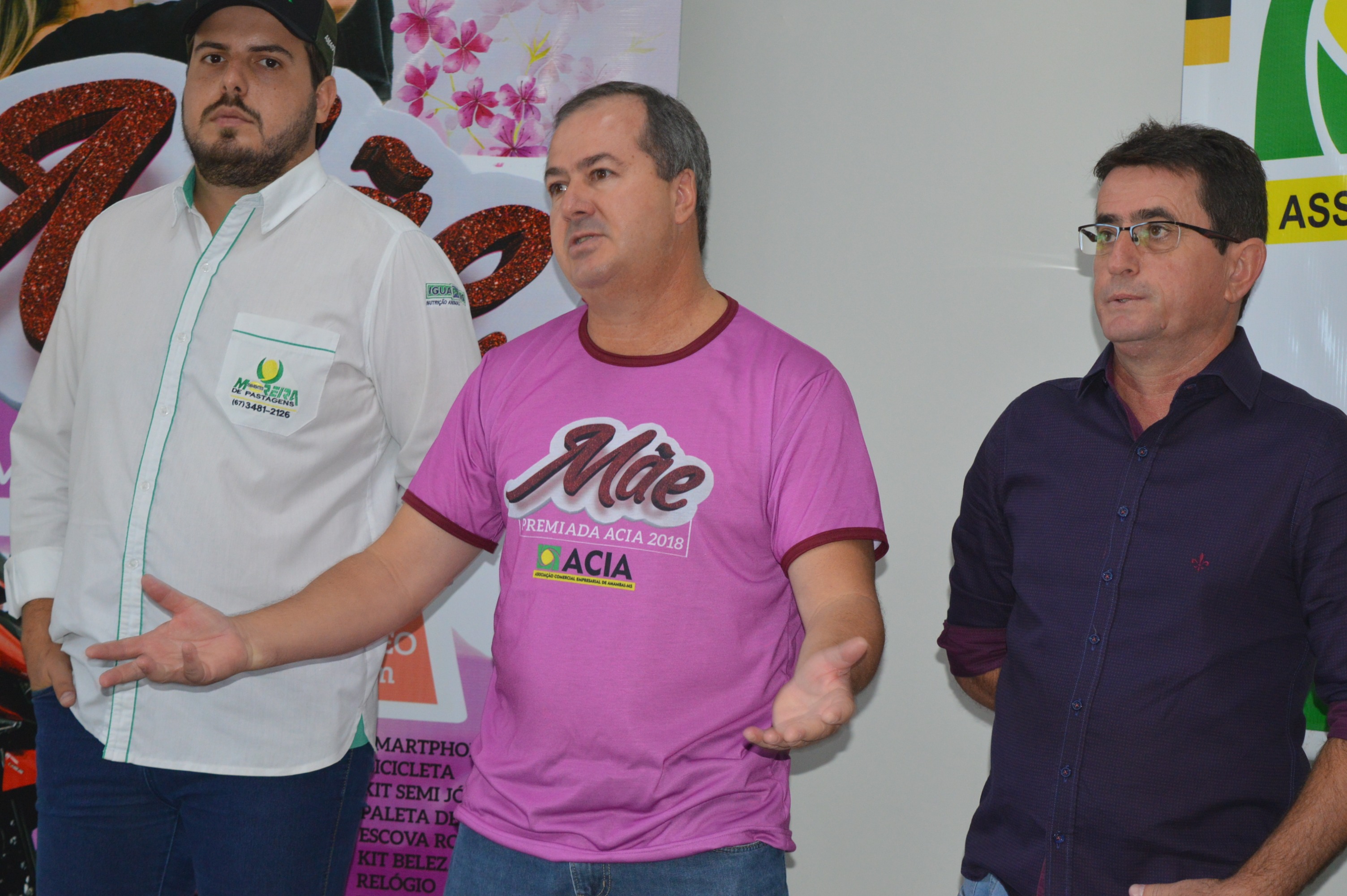 Campanha Mãe Premiada da Acia foi lançada nesta segunda (5), em Amambai E/D: Alcídes Moreira, Clemente Martins, e Ronaldo Meyr