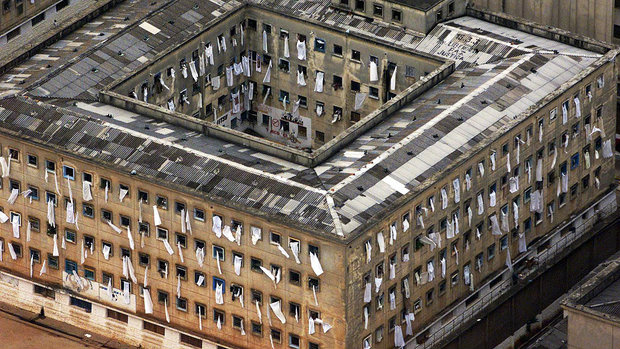 Policiais condenados pela morte de presos no Carandiru continuam em liberdade