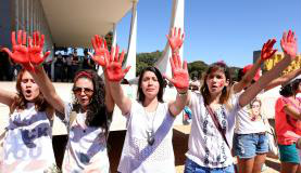 Brasília - Caminhada das Flores repudia abuso e agressões contra as mulheres