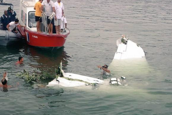 Laudo constata que choque com queda de avião matou Teori Zavascki No acidente em Paraty, o ministro Teori Zavascki morreu em razão de vários traumas causados pela queda do avião no mar (Foto: Reprodução/Twitter Aeroagora)