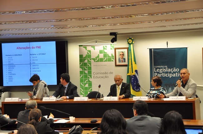 Presidente da CNTE questiona portaria 577/2017 do FNE em audiência Presidente da CNTE questiona portaria 577/2017 do FNE em audiência na Câmara dos Deputados / Foto: Divulgação