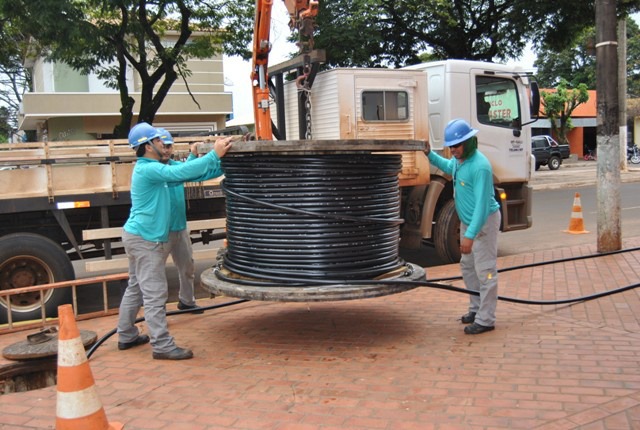 Técnicos da OI estão trabalhando para melhorar o sinal / Foto: Moreira Produções