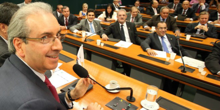 Manobra impede leitura de parecer contra Cunha Manobra impede leitura de parecer contra Cunha