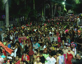 Cibalena arrasta 30 mil foliões à passarela do samba no Carnaval de Corumbá Bloco mais uma vez foi a atração da noite na cidade Foto: Marcos Boaventura