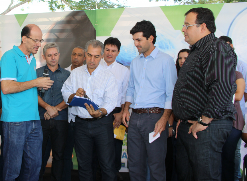 Atrair desenvolvimento para o município é meta do PSDB em Amambai O governador garantiu a população que o pedido de pavimentação da MS 289 será atendido / Foto: Assessoria