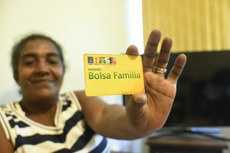 Orçamento garante aumento de recursos para Bolsa Família Orçamento garante aumento de recursos para Bolsa Família