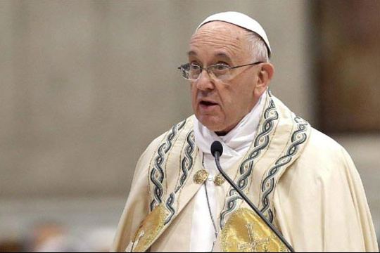 Bispos negligentes em casos de abusos sexuais poderão perder cargos, diz o papa Papa Francisco