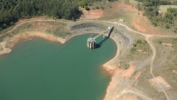 Nível do Cantareira volta a subir e atinge superfície das comportas