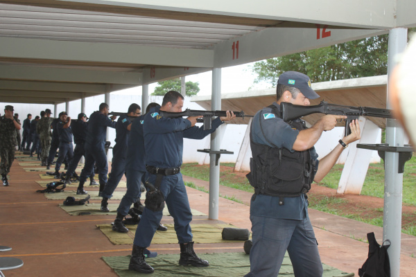 Exército ministra instrução com fuzil para efetivo da 3ª CIPM