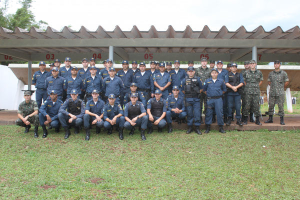 Exército ministra instrução com fuzil para efetivo da 3ª CIPM