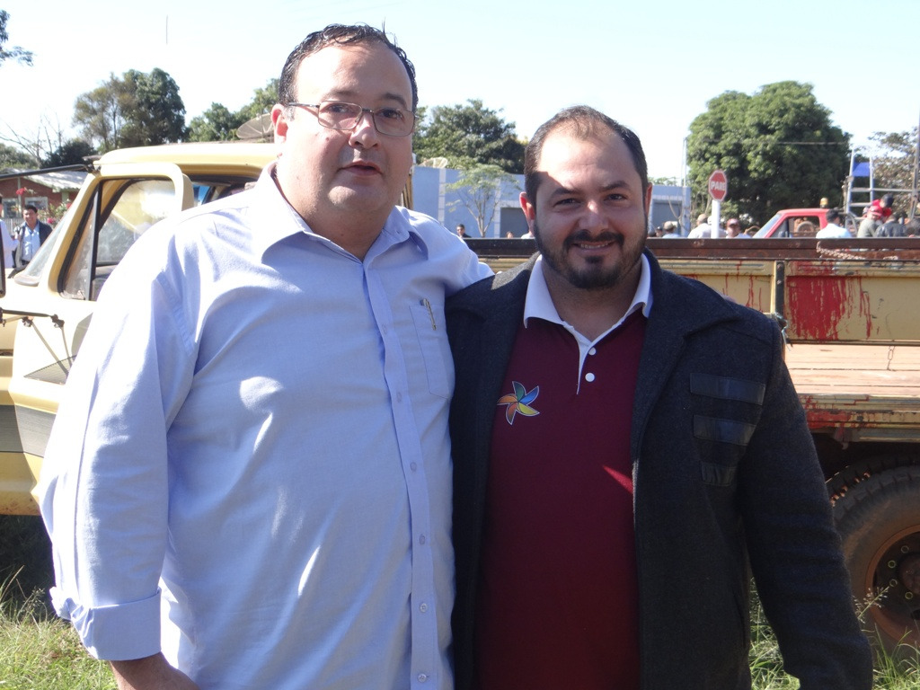 E/D- Prefeito Dr. Bandeira e o presidente da vila, Valdair PereiraFoto: Moreira Produções