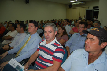 Presidente da ACIA participa de ato público Presidente da ACIA, Azor Assis, durante ato promovido para debater demarcação de terrasFoto: Moreira Produções