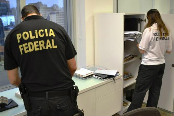 Apreensão de documentos na sede da Petrobras, no Rio de Janeiro, pela PF, marca o início da segunda fase da Operação Lava Jato - Policia Federal/divulgação