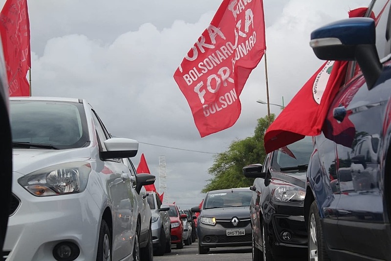 Coro dos protestos de rua amplia esperança em torno do impeachment Carreata pelo