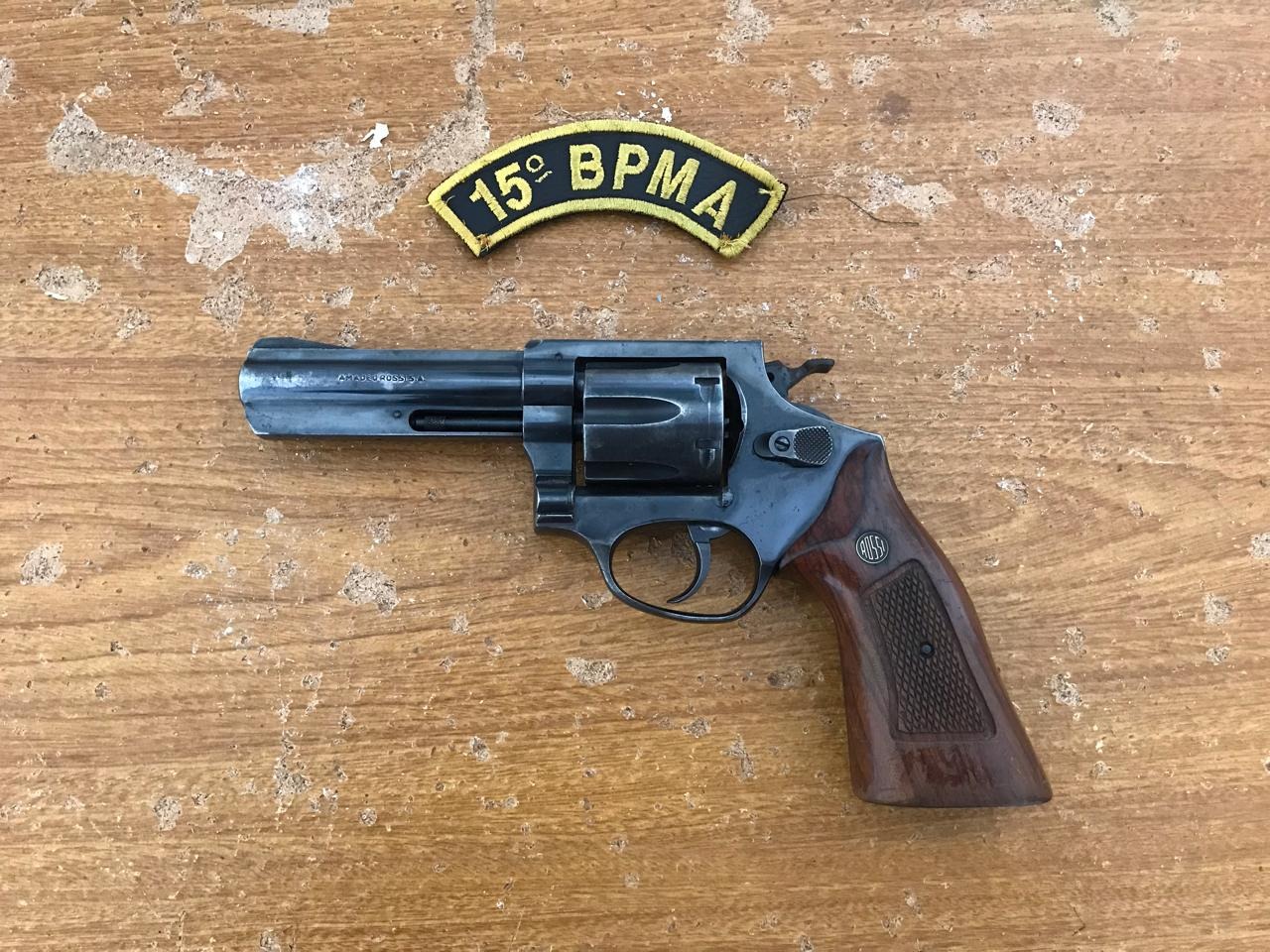 PMA apreende adolescente de 14 anos fazendo disparos com arma recém roubada PMA apreende adolescente de 14 anos fazendo disparos com arma recém roubada