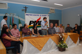 Seminário do PMDB aponta políticas públicas para a região Presidente do PMDB de Amambai, Josué Barros, durante abertura do seminário. Foto: Moreira Produções