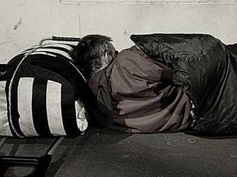 Com a onda de frio os moradores de rua são as pessoas mais vulneráveis. (France 24)