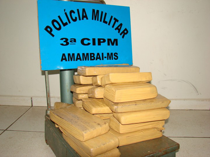 Quantidade de maconha apreendida com o casal na rodovia que liga Amambai e Coronel Sapucaia. Foto: Vilson Nascimento / A Gazeta