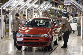 Recuo na produção de veículos puxa queda da indústria