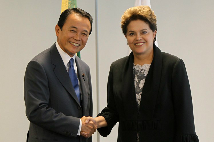 Dilma recebe primeiro-ministro do Japão
