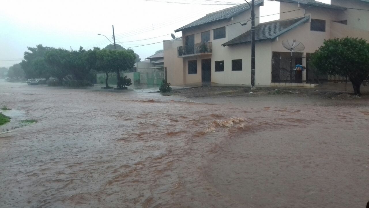 Grande volume de chuva dos últimos dias causaram estragos, em Amambai