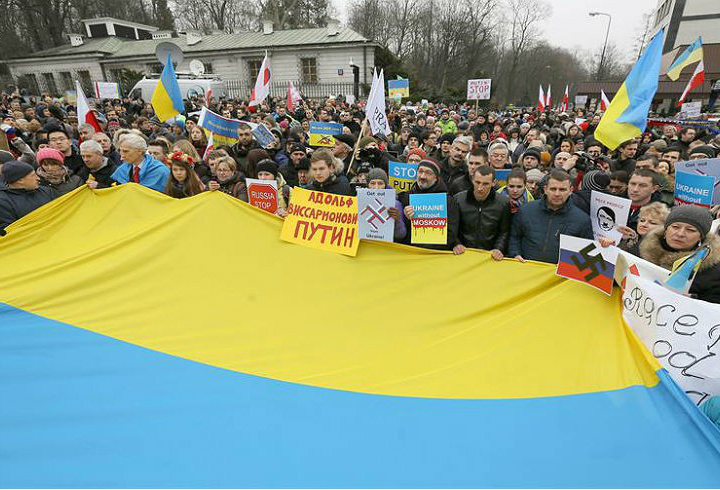 Conselho Atlântico reúne-se para tratar possível invasão russa à Ucrânia Manifestantes na Polônia contra a iminente invasão da Rússia à Ucrânia mostram tensão crescente na região