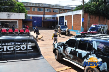 Após 2 horas, preso se entrega à polícia e libera reféns na Máxima